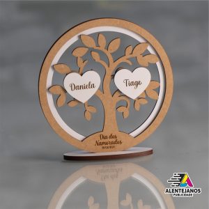 Árvore com o nome do casal com gravação a laser em MDF. Tamanho 20cm nomes personalizáveis